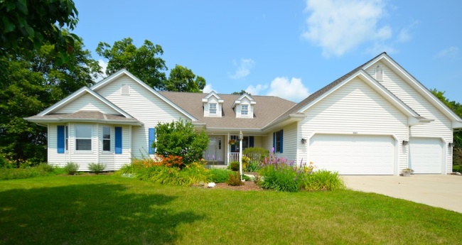 6881 Northvue Ct, West Bend, WI 53090 photo 1