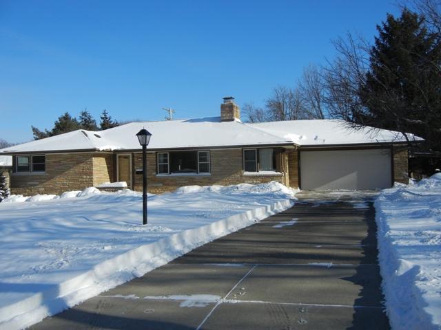 5617 W Jackson Park Dr, Milwaukee, WI 53219 photo 1
