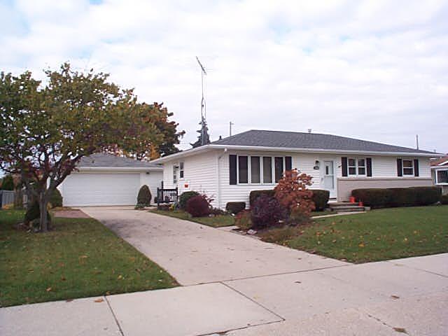 3716 Bellevue Pl, Two Rivers, WI 54241 photo 1