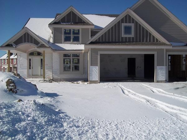 10227 S Kendrick Dr, Oak Creek, WI 53154 photo 1