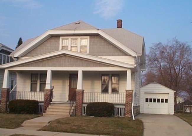2430 13th Ave, South Milwaukee, WI 53172 photo 1