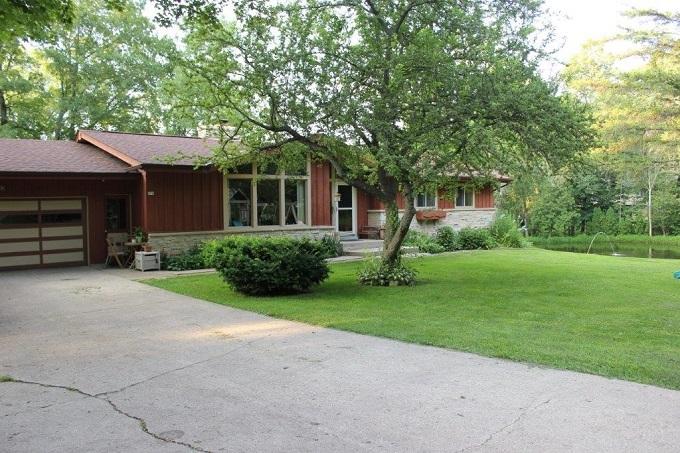 870 Riverview Dr, West Bend, WI 53095 photo 1