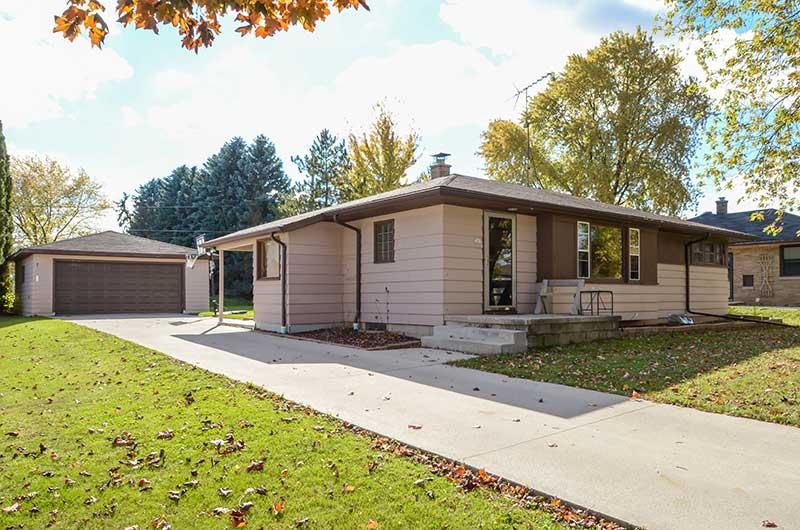 307 W Center Ave, Cedar Grove, WI 53013 photo 1