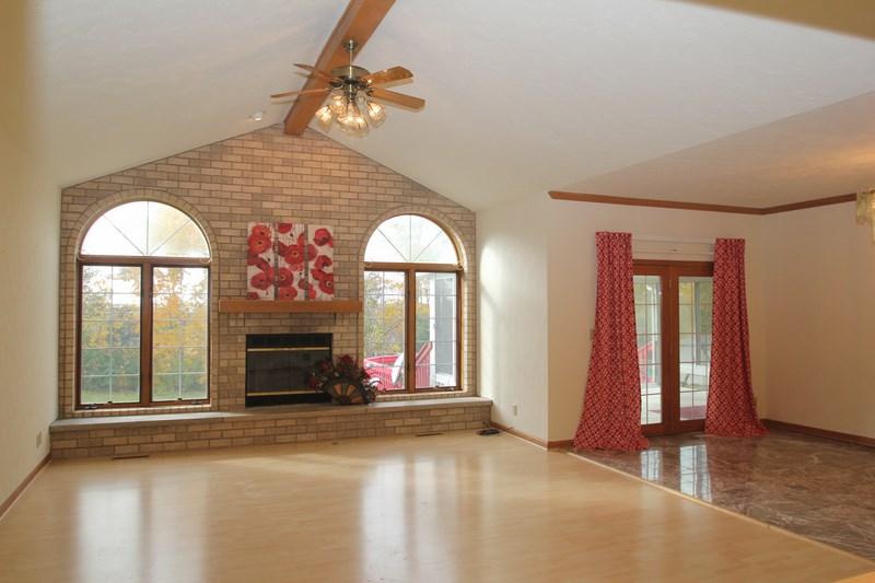 8163 S 47th St, Franklin, WI 53132 photo 1
