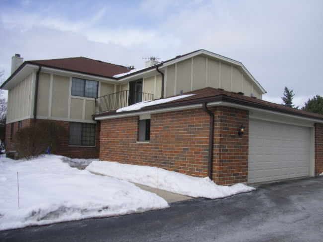 8185 S Forest Hills Cir, Franklin, WI 53132 photo 1