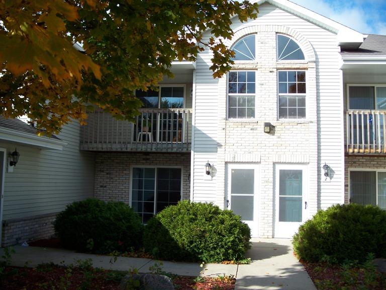 6205 S Creekside Dr #1, Cudahy, WI 53110 photo 1