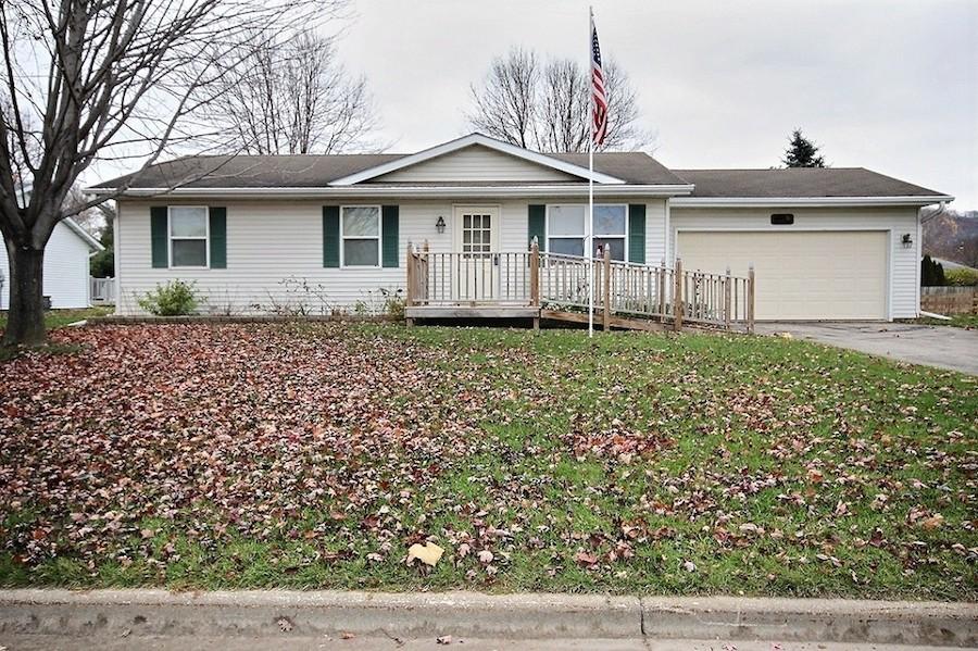 407 E Walden Pl, Holmen, WI 54636 photo 1