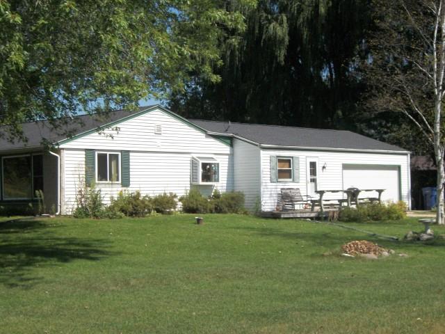 6653 N Oak Rd, West Bend, WI 53090 photo 1