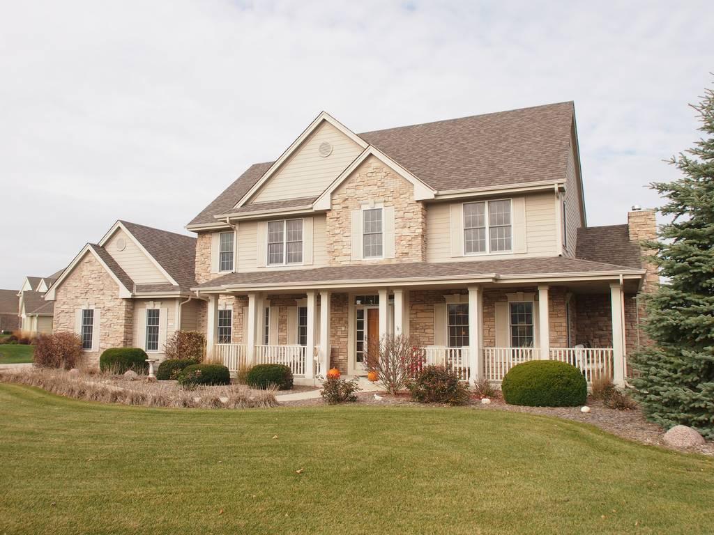 1123 Four Winds Way, Hartland, WI 53029 photo 1