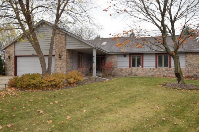 8228 W Winston Way, Franklin, WI 53132 photo 1