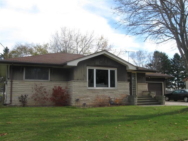 1805 Hawthorne Ave, Two Rivers, WI 54241 photo 1