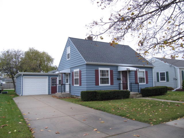 2407 Division St, Manitowoc, WI 54220 photo 1