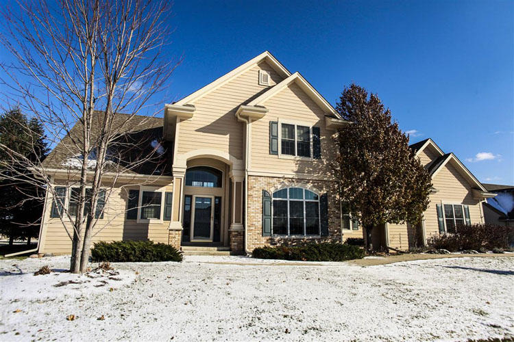1867 River Lakes Rd S, Oconomowoc, WI 53066 photo 1