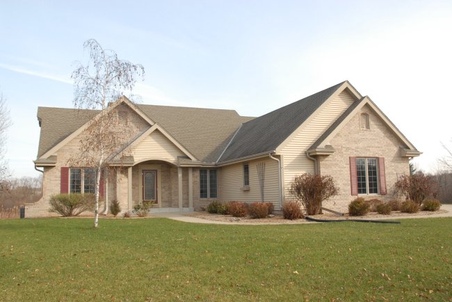 1314 Two Rivers Ct, Mukwonago, WI 53149 photo 1