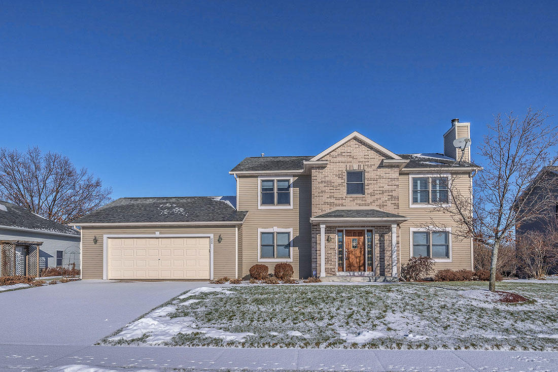 220 Royal Ridge Dr, Oconomowoc, WI 53066 photo 1