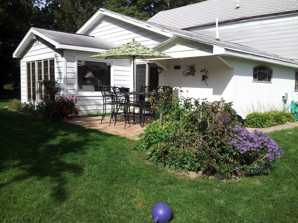 1051 S Lake Shore Dr, Lake Geneva, WI 53147 photo 1