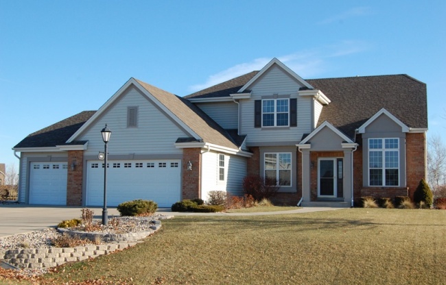 808 Sutton Dr, Eagle, WI 53119 photo 1