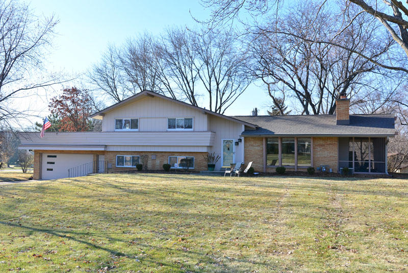 2805 Emling Cir, Brookfield, WI 53005 photo 1