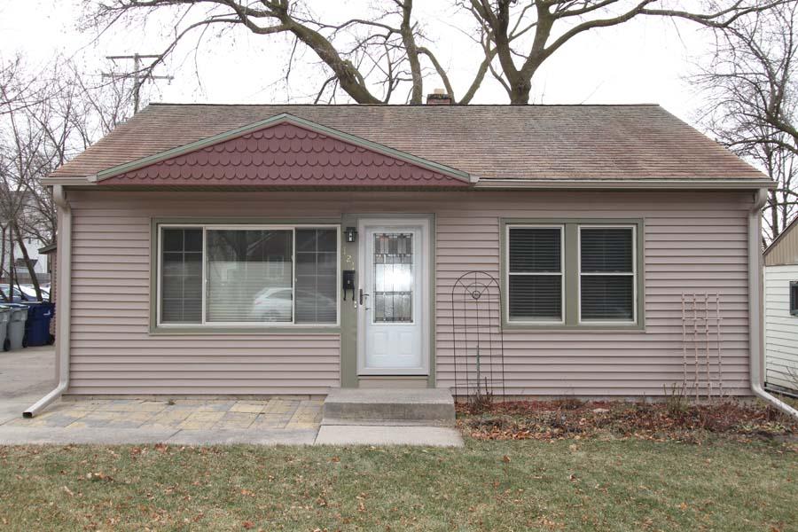 121 W Martin Ln, Milwaukee, WI 53207 photo 1