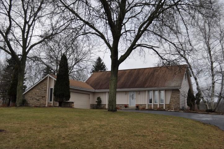 6707 Larkspur Ln, Saukville, WI 53080 photo 1