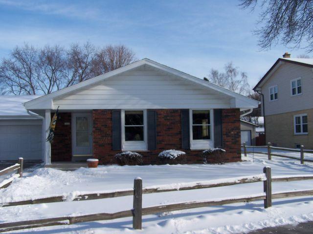 1319 Eder Ln, West Bend, WI 53095 photo 1