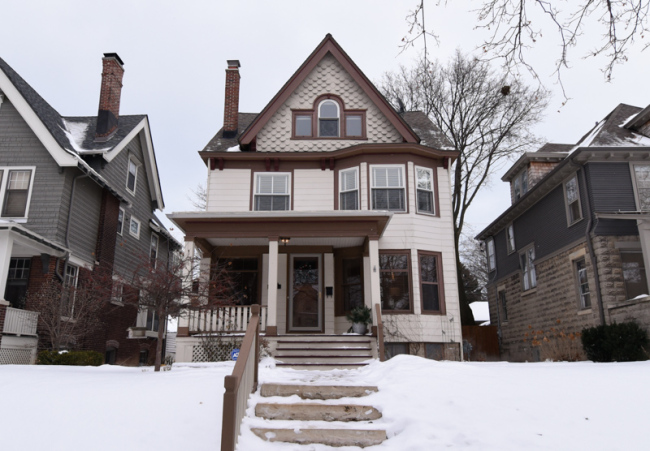 2952 N Stowell Ave, Milwaukee, WI 53211 photo 1