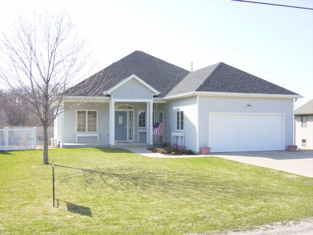 623 N Dewey Ave, Jefferson, WI 53549 photo 1