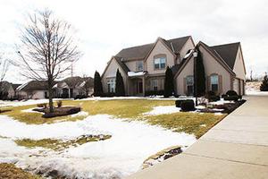 10525 N Elderberry Ln, Mequon, WI 53092 photo 1