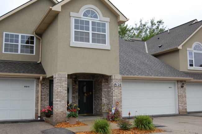 9135 W Elm Ct #e, Franklin, WI 53132 photo 1