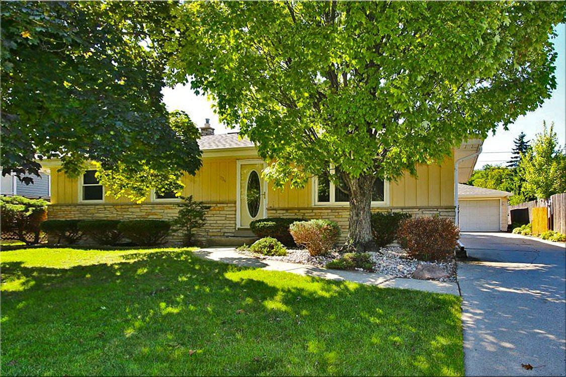 234 Echo Ln, Racine, WI 53406 photo 1