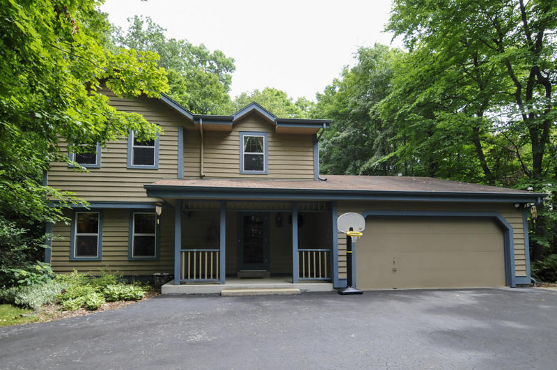 3582 Lusan Dr, Cedarburg, WI 53012 photo 1