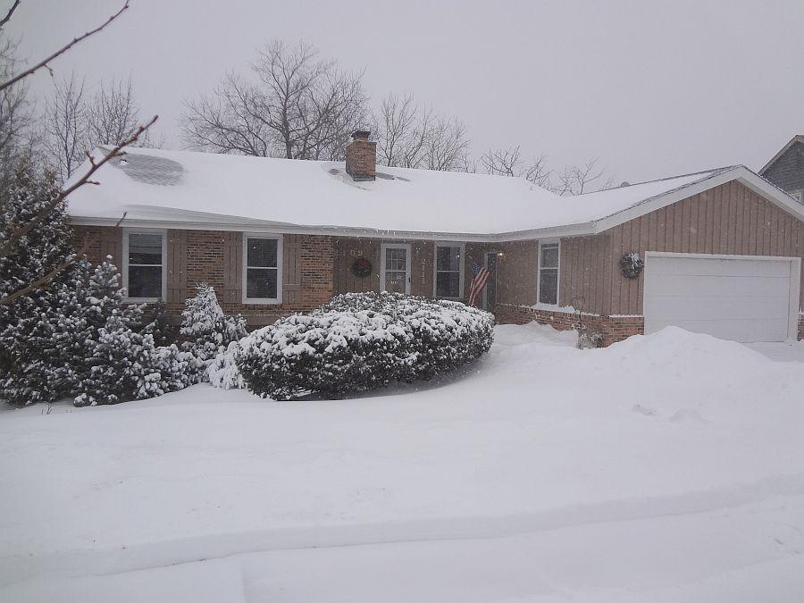 2109 Yvonne St, Waukesha, WI 53188 photo 1