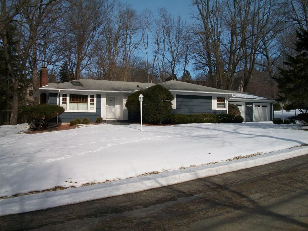 819 La Grange Dr, Lake Geneva, WI 53147 photo 1