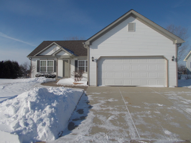 704 S Balsam Dr, Elkhorn, WI 53121 photo 1