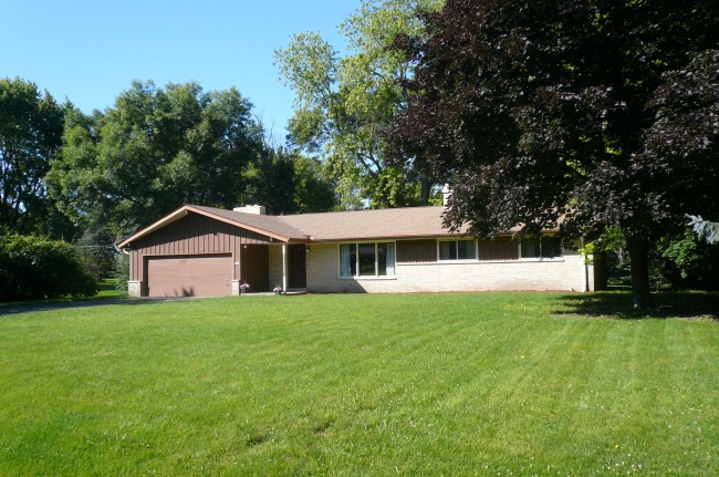 3163 S Ventura Dr, New Berlin, WI 53151 photo 1