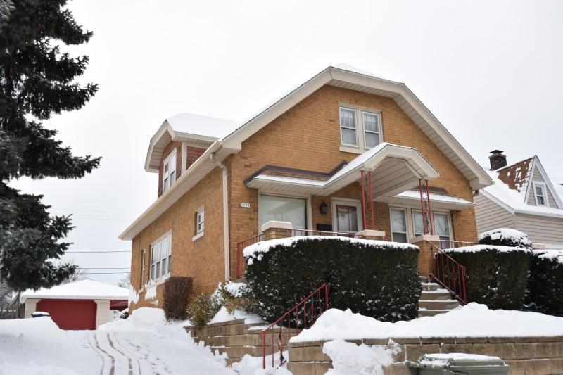 2751 S 68th St, Milwaukee, WI 53219 photo 1