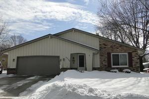 9366 S Springhill Ln, Franklin, WI 53132 photo 1
