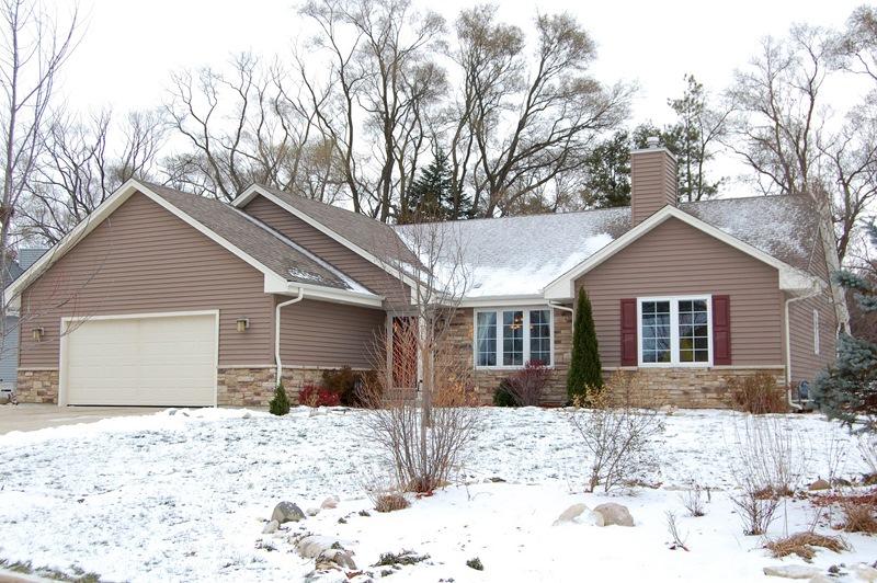 711 Willow Bend Dr, Waterford, WI 53185 photo 1