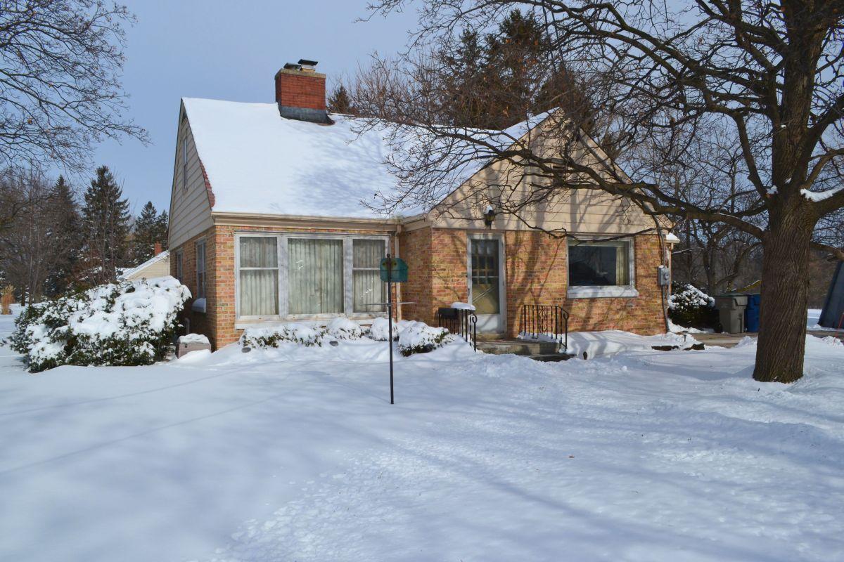 7054 N 107th St, Milwaukee, WI 53224 photo 1
