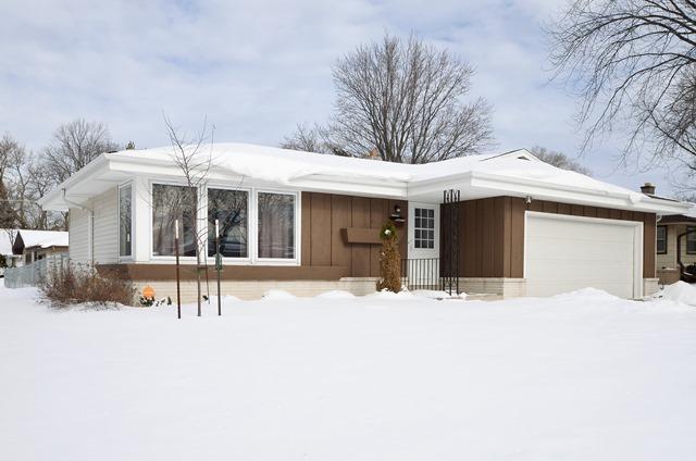 9452 W Lynx Ct, Milwaukee, WI 53225 photo 1