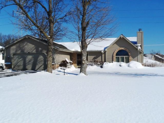 8860 S Clover Cir, Oak Creek, WI 53154 photo 1