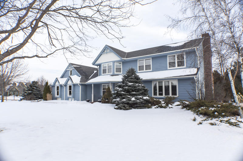 424 Candlewick, Delafield, WI 53018 photo 1