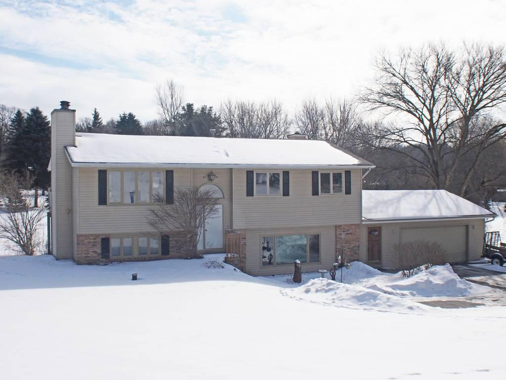 1037 Criglas Rd, Wales, WI 53183 photo 1