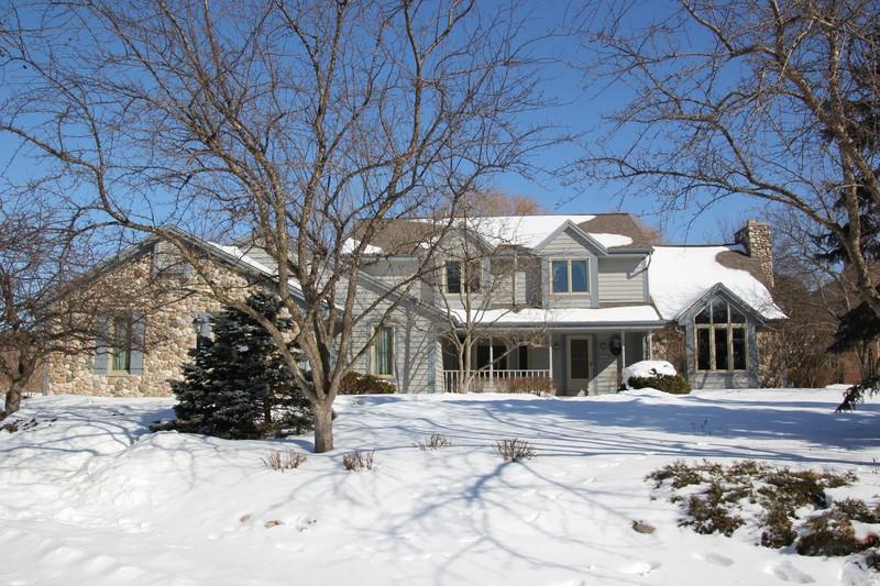 401 N Comanche Ln, Waukesha, WI 53188 photo 1