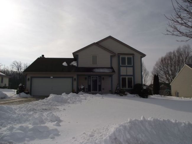 4851 W Xavier Dr, Franklin, WI 53132 photo 1