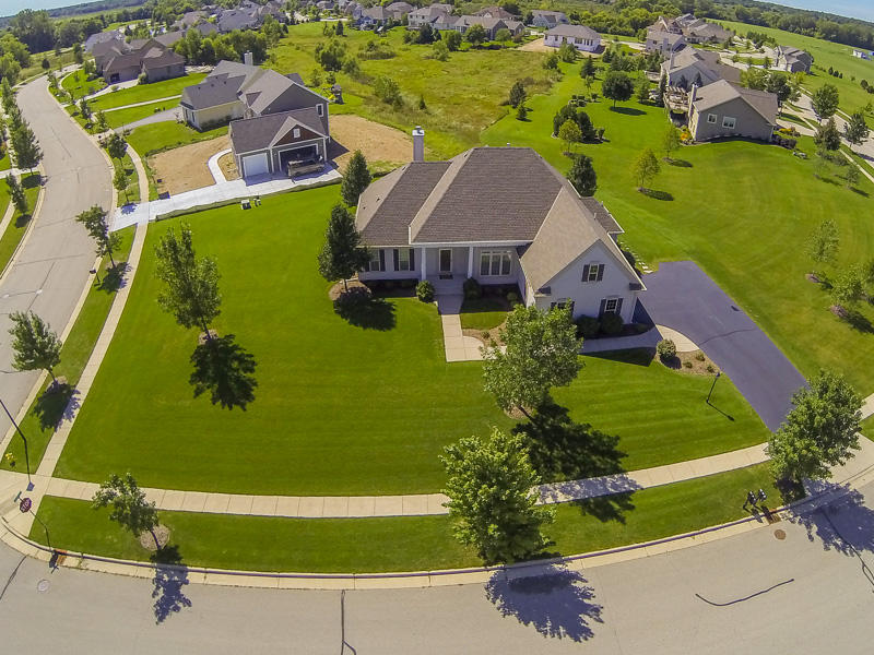 401 Fritz Way, Mukwonago, WI 53149 photo 1