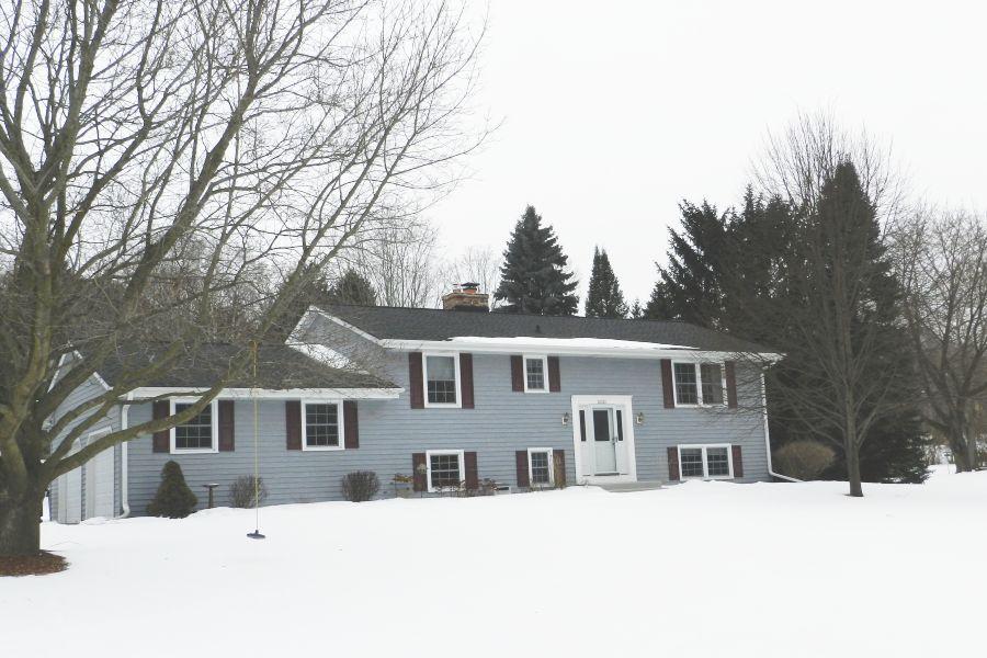 21925 W Bonnie Ln, Lannon, WI 53046 photo 1