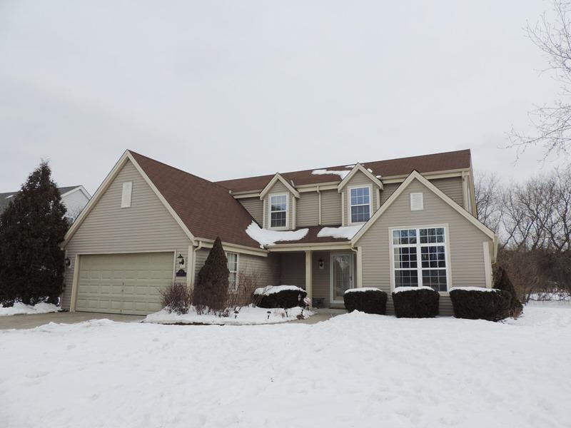 1136 Turnberry Dr, Pewaukee, WI 53072 photo 1