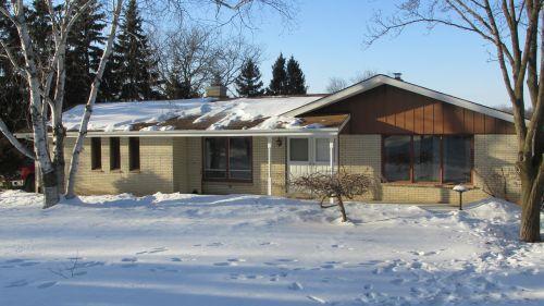 9004 W Poplar Dr, Mequon, WI 53097 photo 1