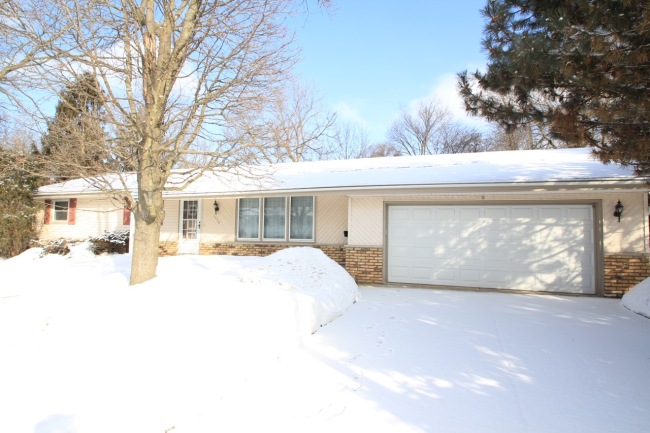 1576 Dover Dr, Waukesha, WI 53186 photo 1
